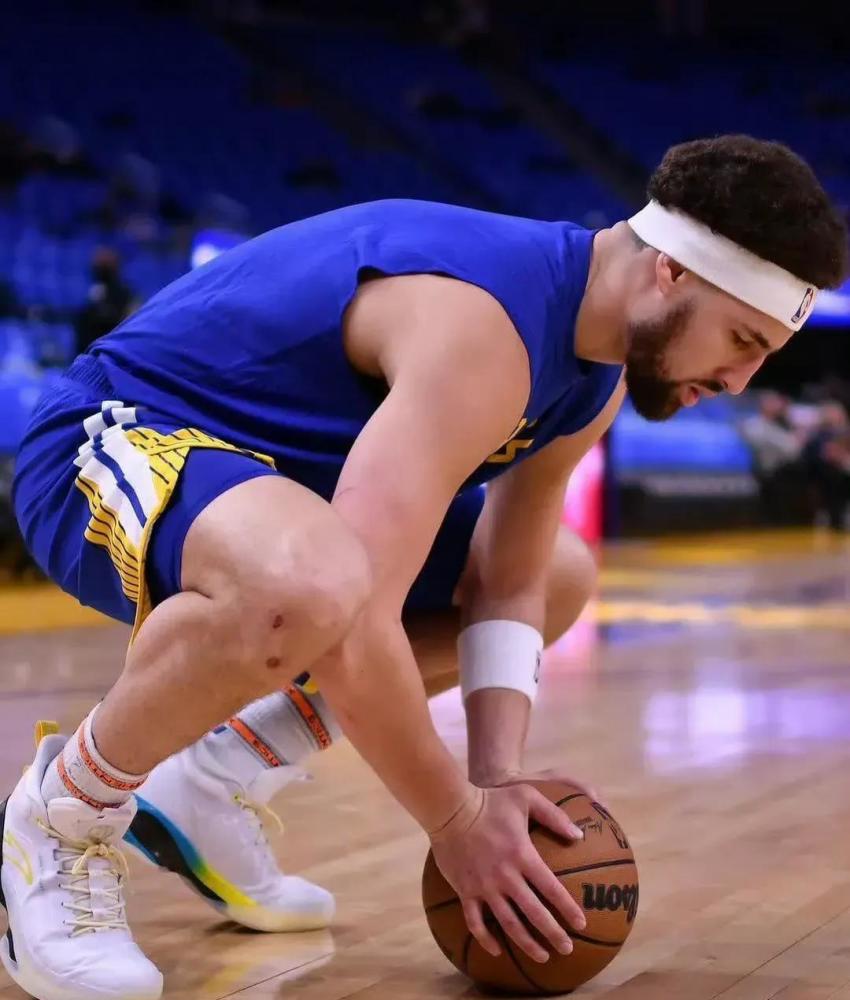 赛前体能课后；布鲁克林篮网伤情更新备战葡超；更衣室稳定；赛季目标并未改变的简单介绍